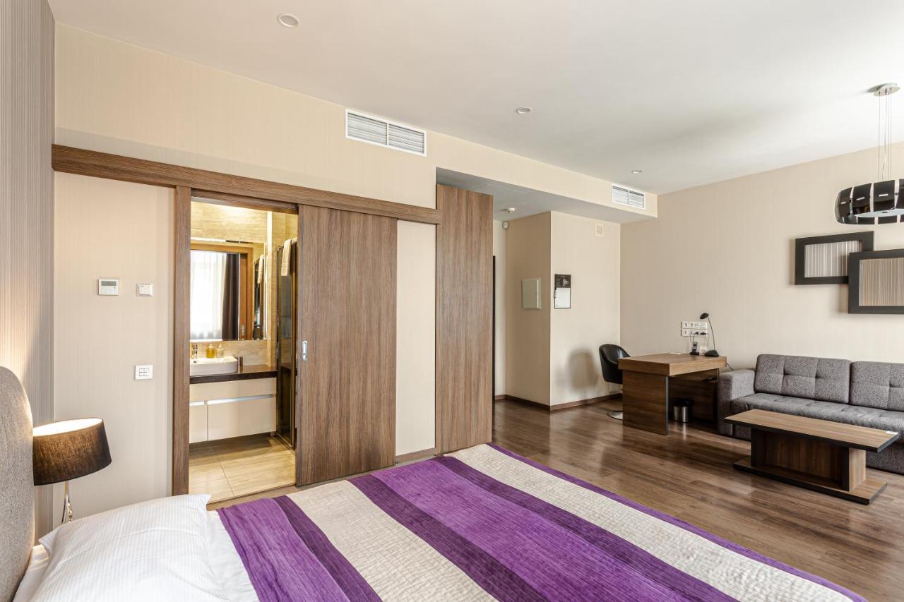 Senator Maidan Aparthotel Kyiv Exterior photo