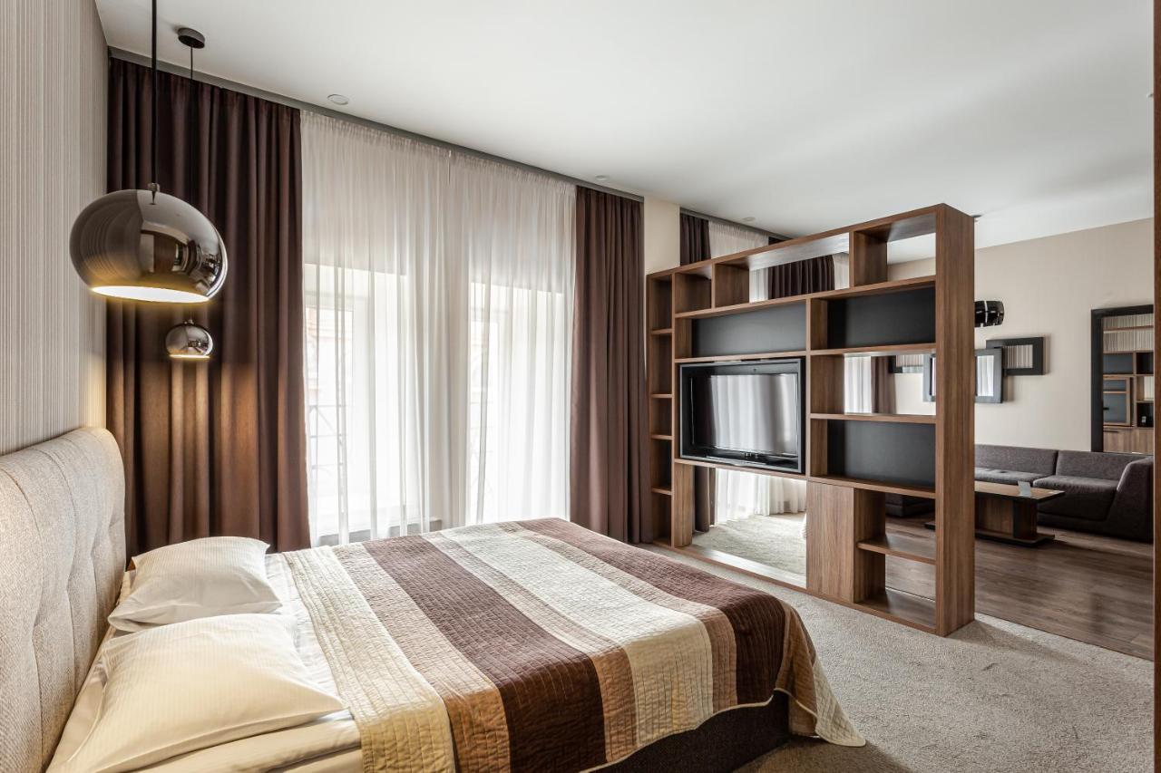 Senator Maidan Aparthotel Kyiv Exterior photo